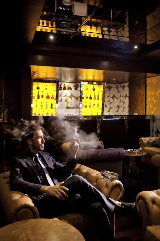 The Domain Bahrain Hotel And Spa - Adults Friendly 16 Years Plus Manama Exterior foto A man smoking in a nightclub